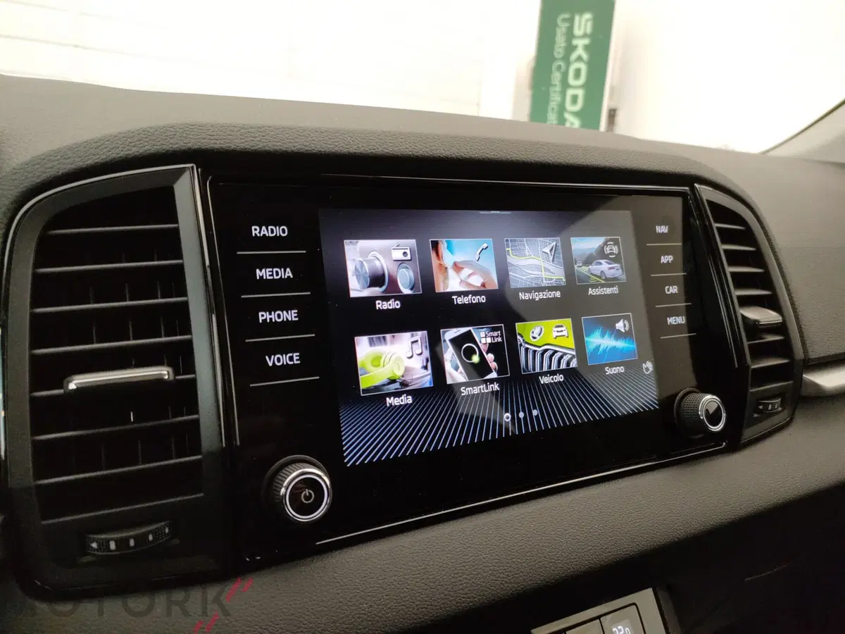 Skoda Karoq nuova a Varese (14)