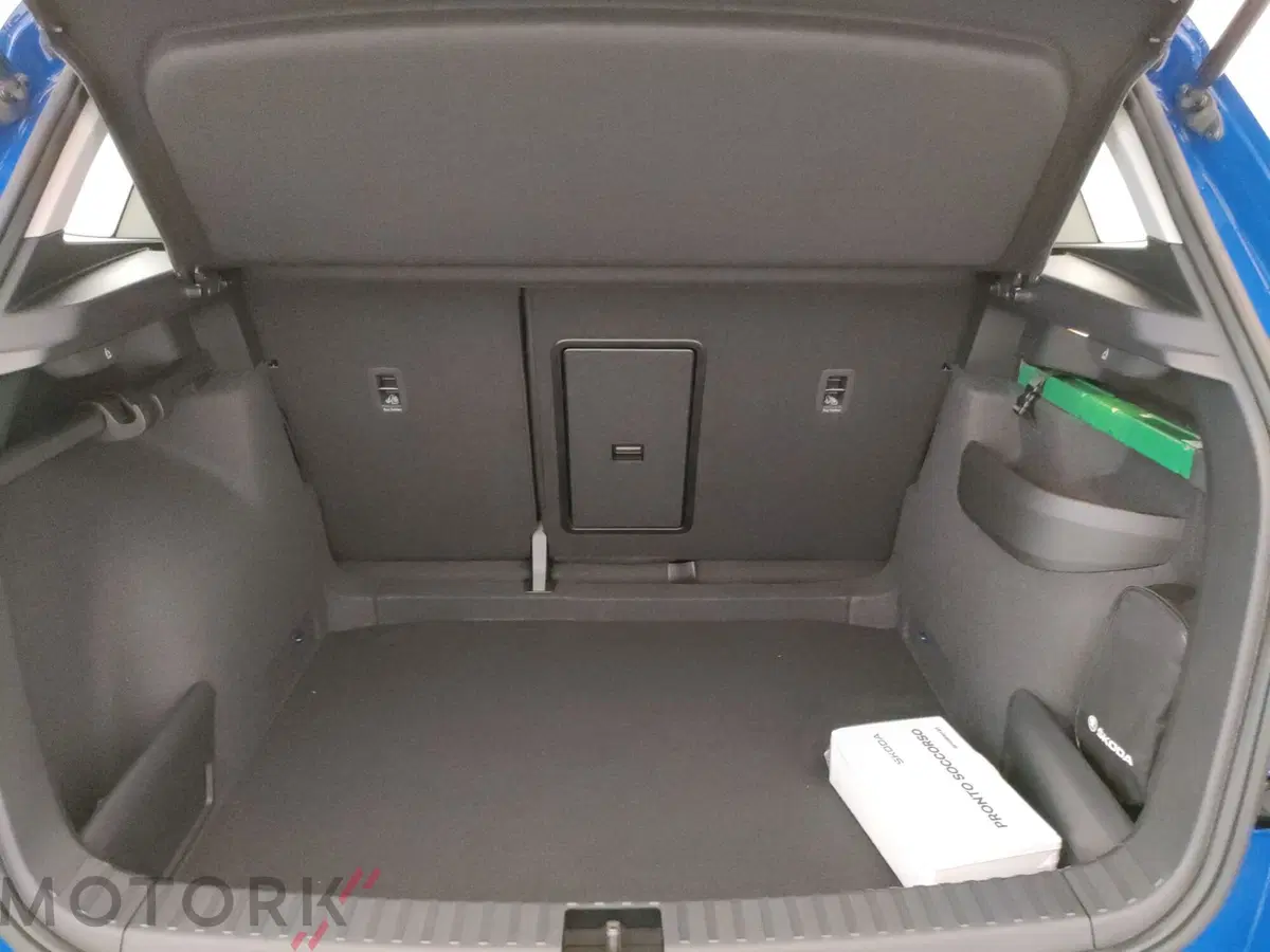 Skoda Karoq nuova a Varese (9)
