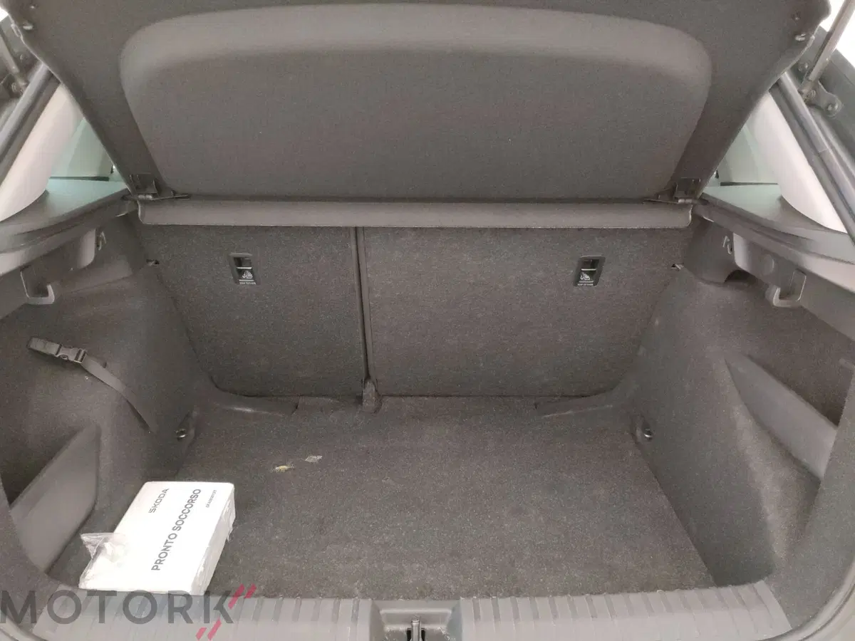 Skoda Kamiq usata a Varese (9)