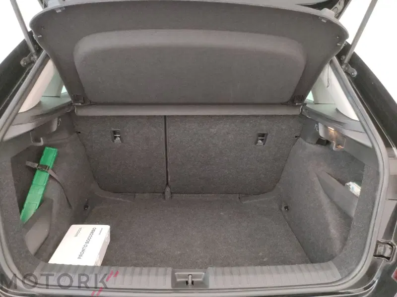 Skoda Kamiq usata a Varese (9)