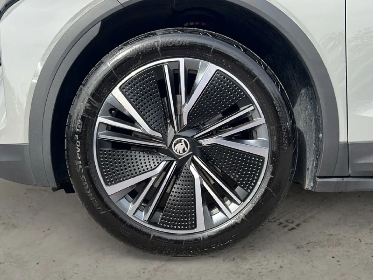 Skoda Elroq nuova a Siena (9)