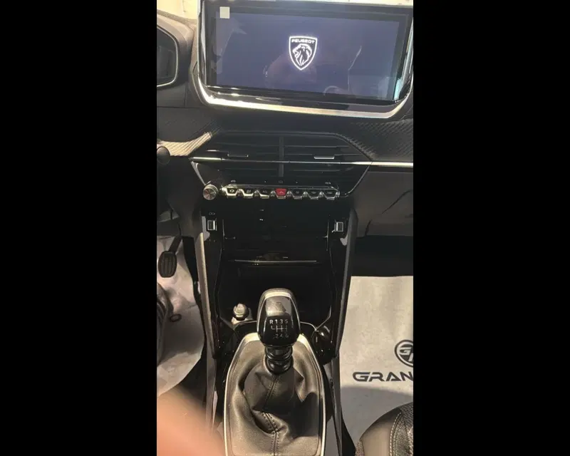 Peugeot 2008 nuova a Savona (11)