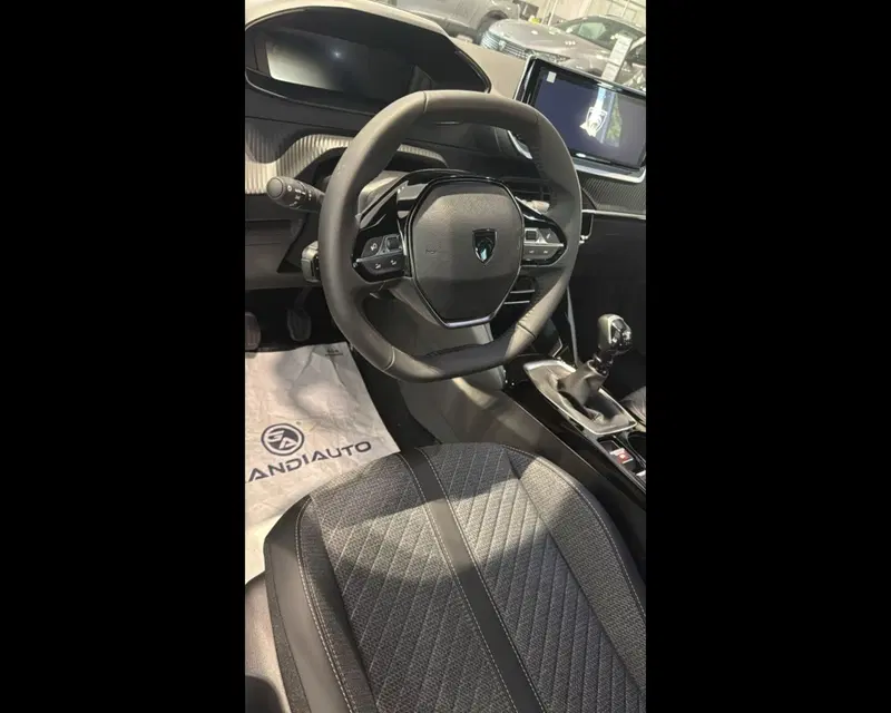 Peugeot 2008 nuova a Savona (8)