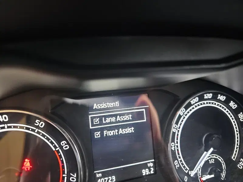 Skoda Kamiq usata a Lecco (17)