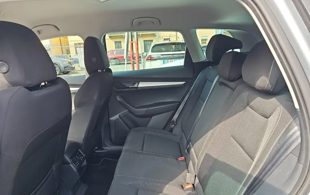Skoda Karoq usata a Lecco (10)