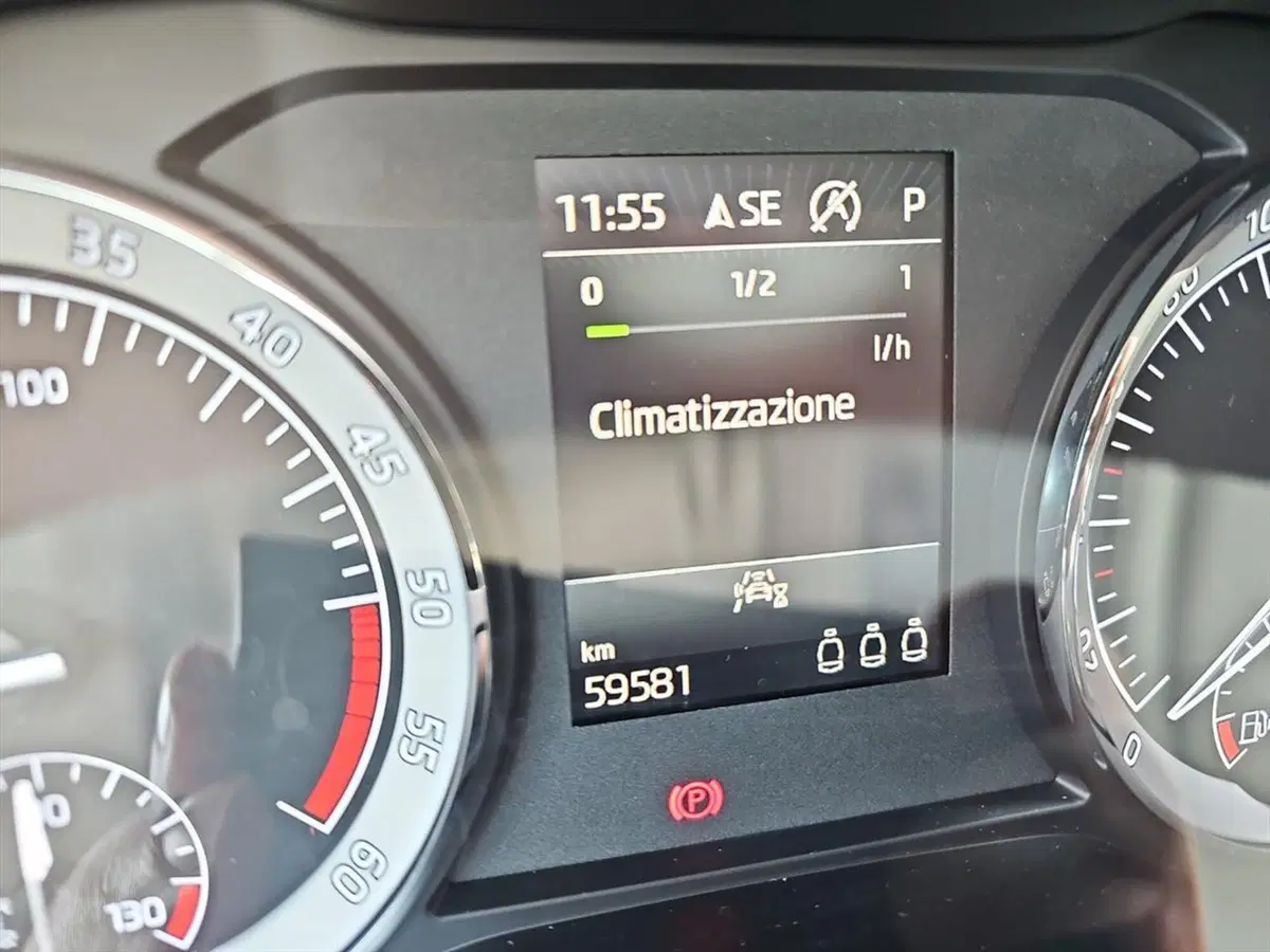 Skoda Karoq usata a Lecco (13)