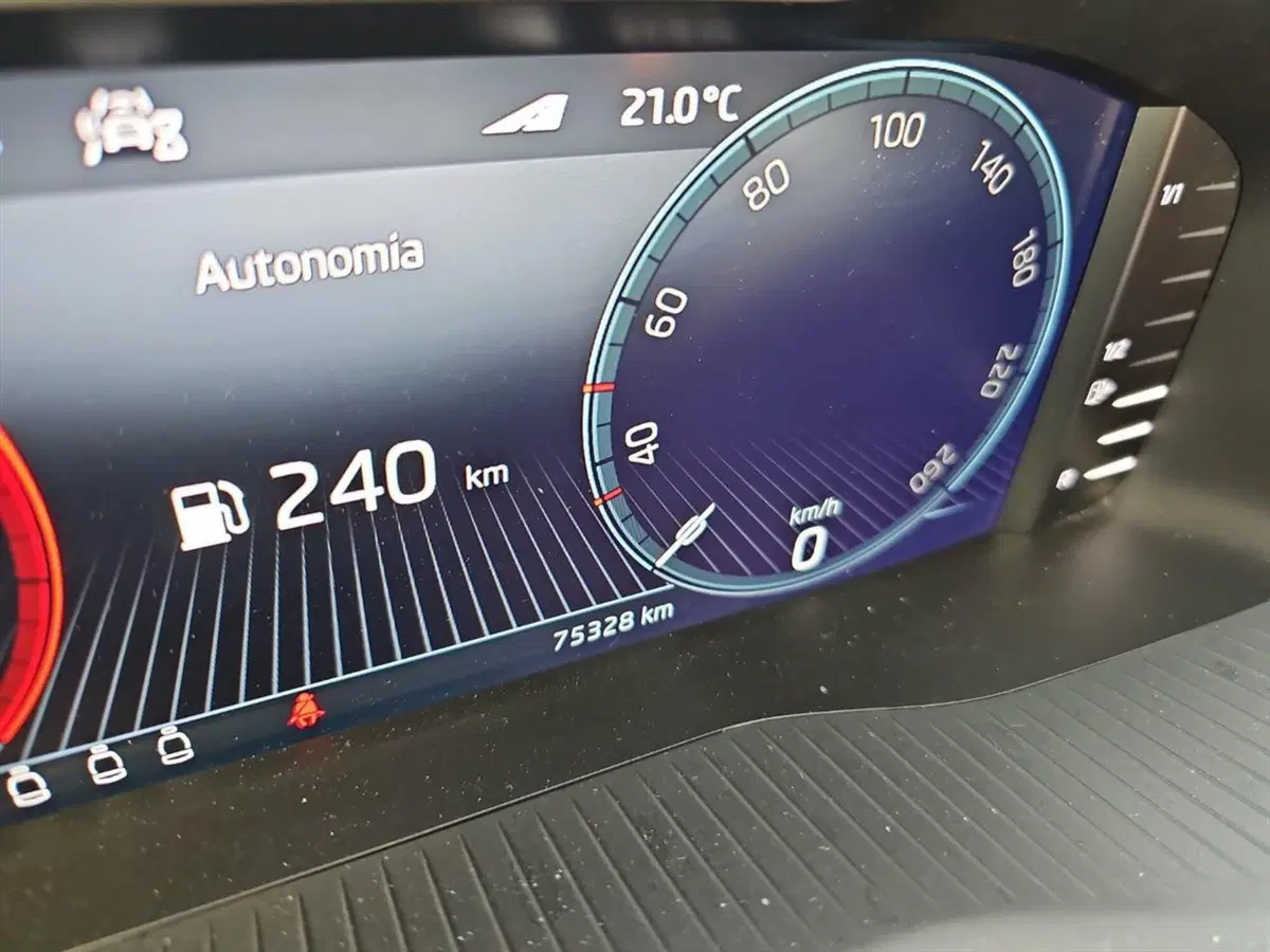 Skoda Karoq usata a Lecco (12)