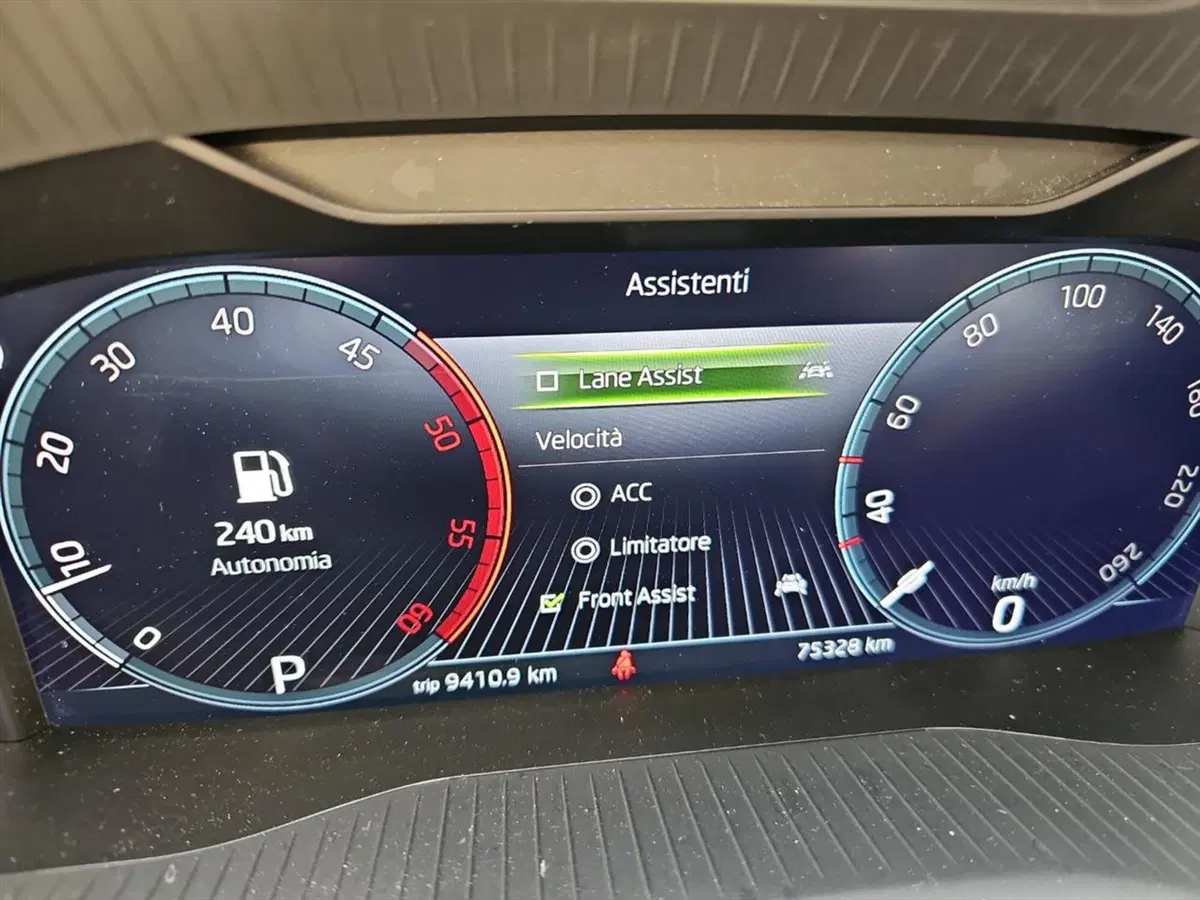 Skoda Karoq usata a Lecco (15)