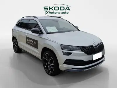 Skoda Karoq 2.0 TDI EVO SCR 4x4 DSG SportLine del 2020 usata a Taranto