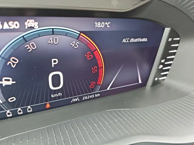 Skoda Karoq usata a Lecco (13)