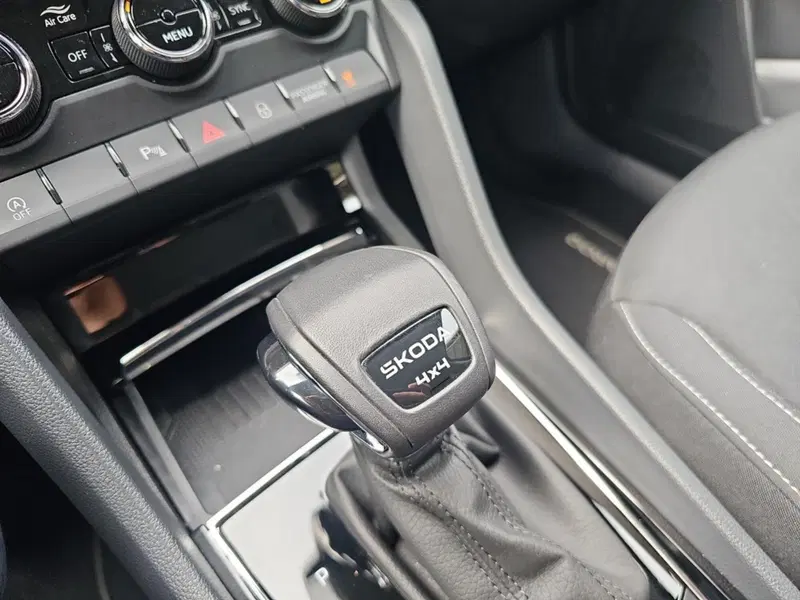 Skoda Karoq usata a Lecco (17)