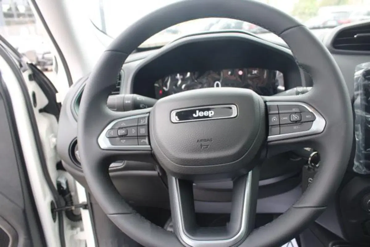 Jeep Renegade nuova a Lecce (11)