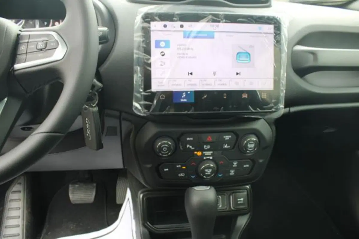 Jeep Renegade nuova a Lecce (12)