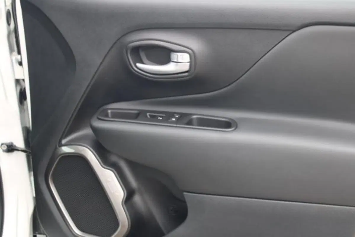 Jeep Renegade nuova a Lecce (8)