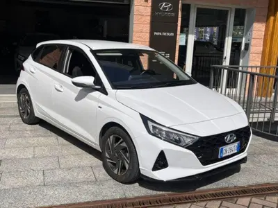 Hyundai i20 1.0 t-gdi 48V Connectline Navi Pack imt del 2023 usata a Montecrestese