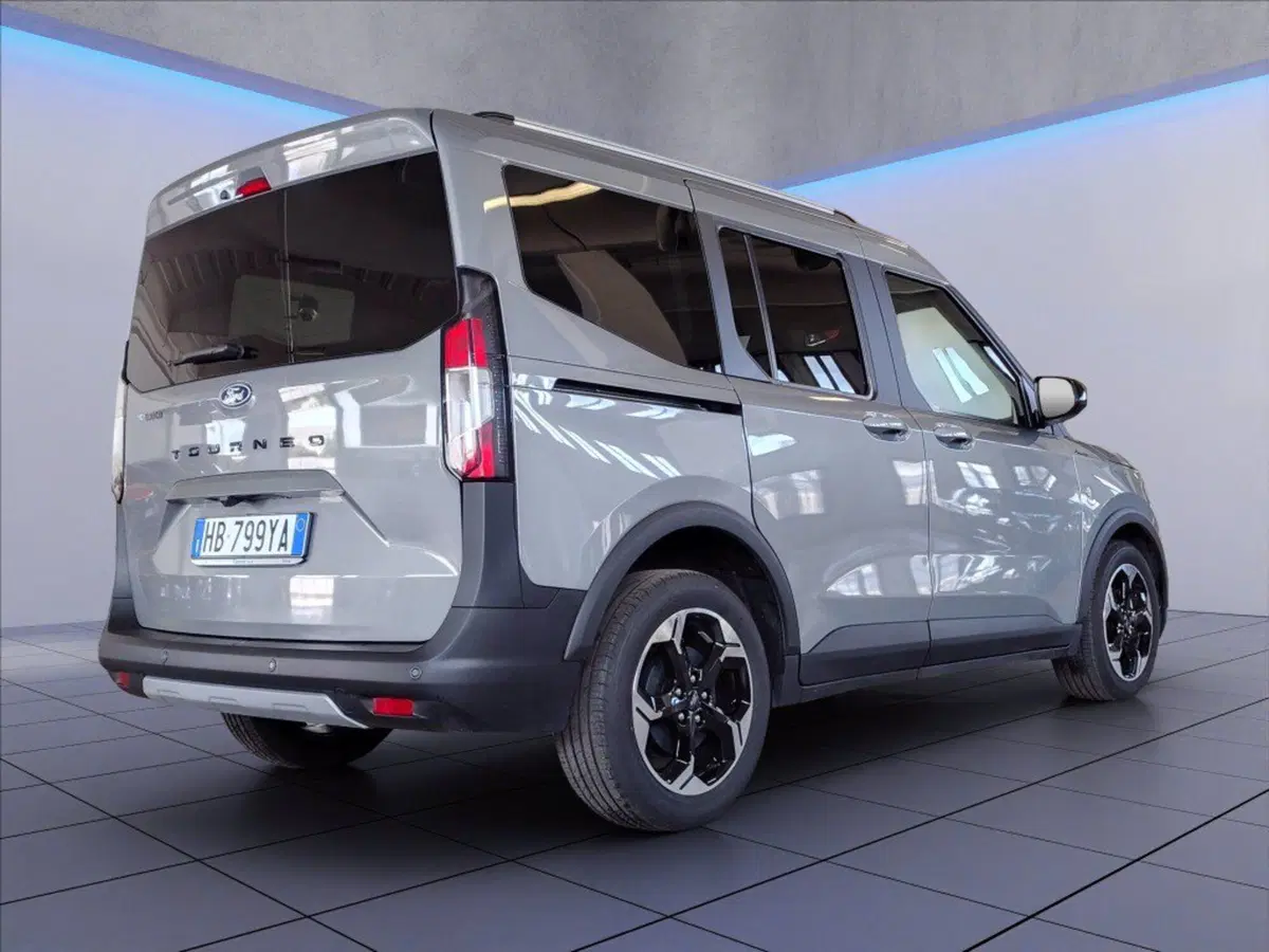 Ford Tourneo Courier usata a Milano (7)