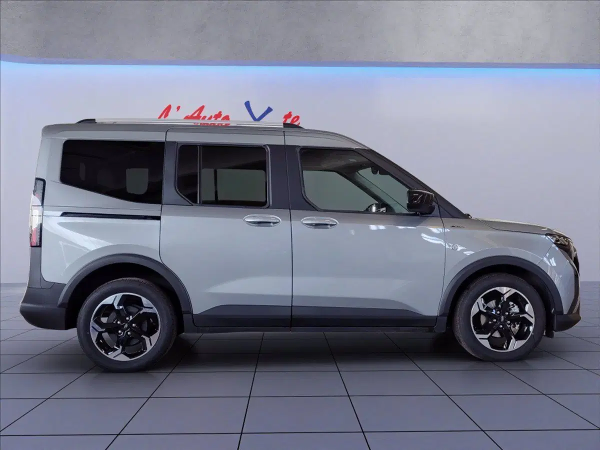 Ford Tourneo Courier usata a Milano (8)
