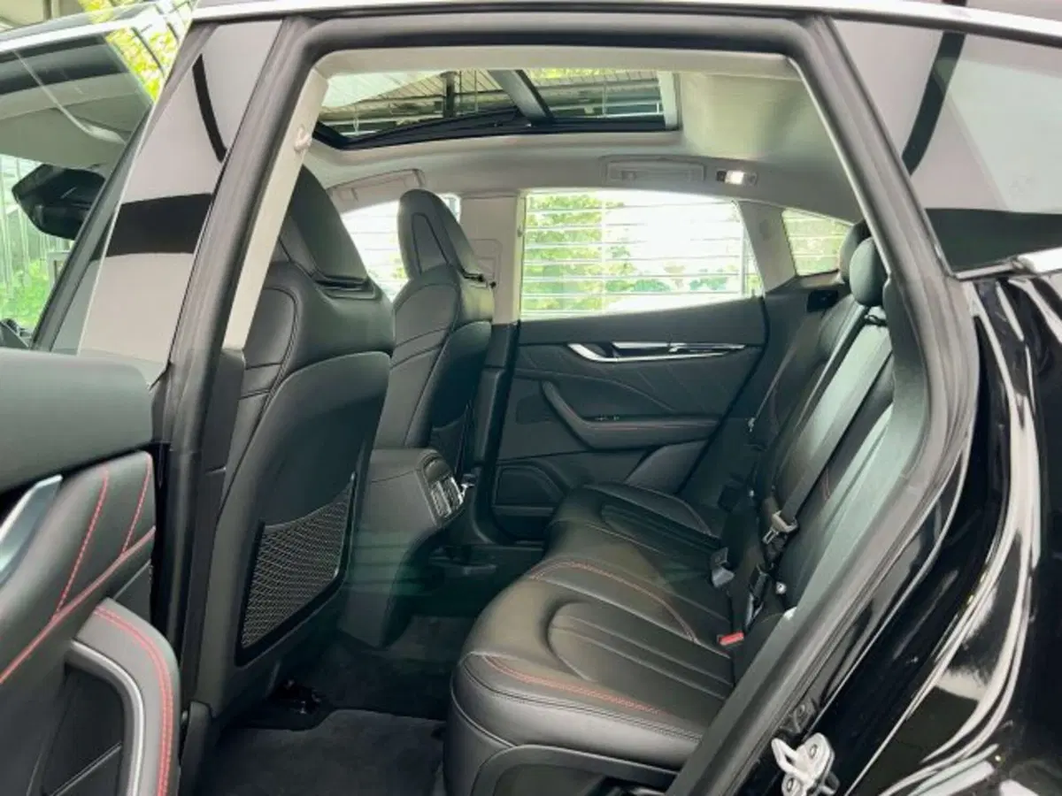 Maserati Levante usata a Torino (11)