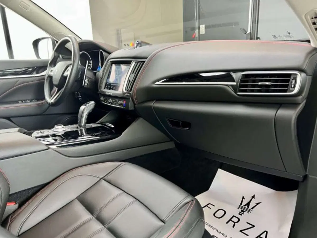 Maserati Levante usata a Torino (13)