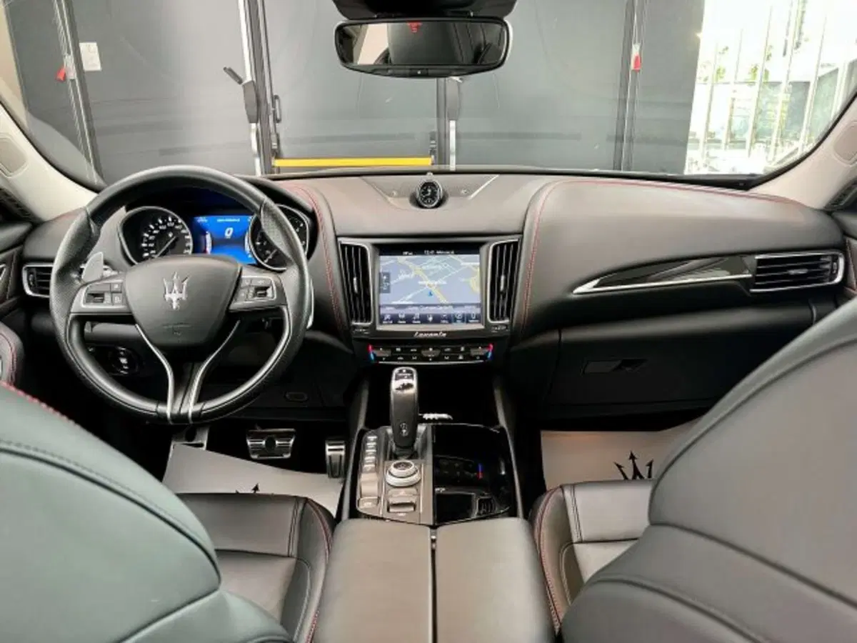 Maserati Levante usata a Torino (15)