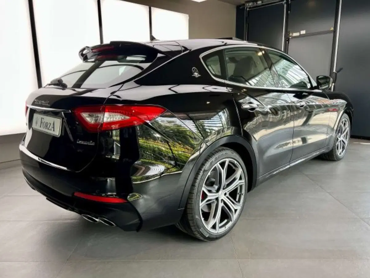 Maserati Levante usata a Torino (7)