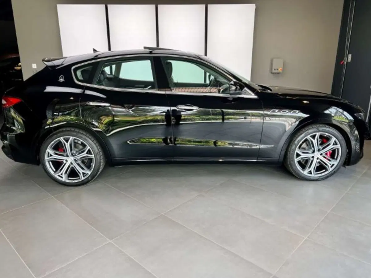 Maserati Levante usata a Torino (8)