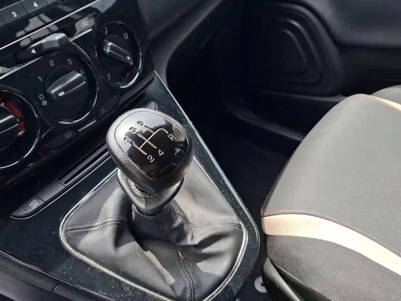 Lancia Ypsilon usata a Torino (10)