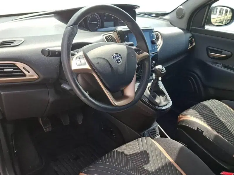 Lancia Ypsilon usata a Torino (11)