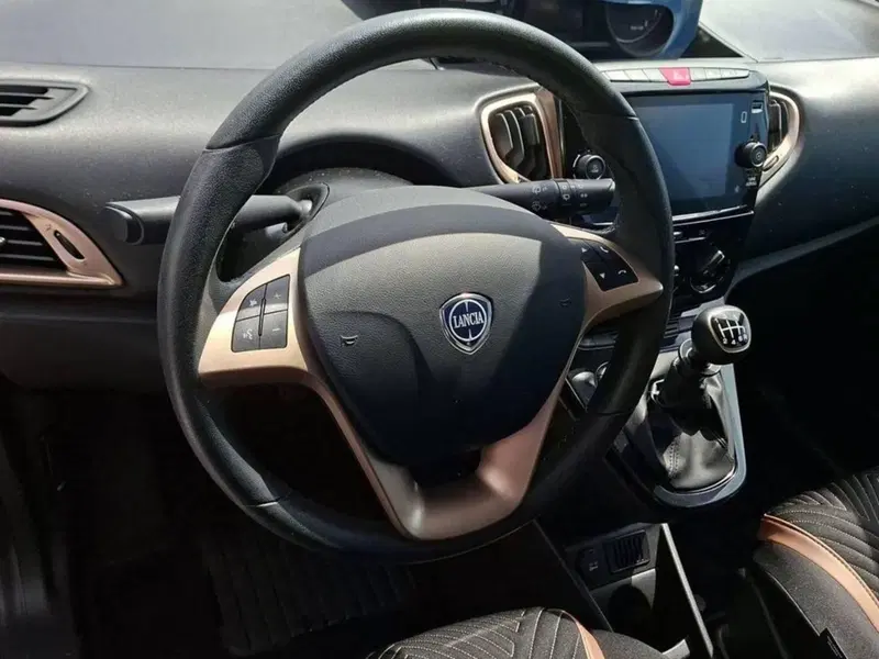 Lancia Ypsilon usata a Torino (12)