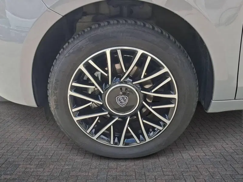 Lancia Ypsilon usata a Torino (7)