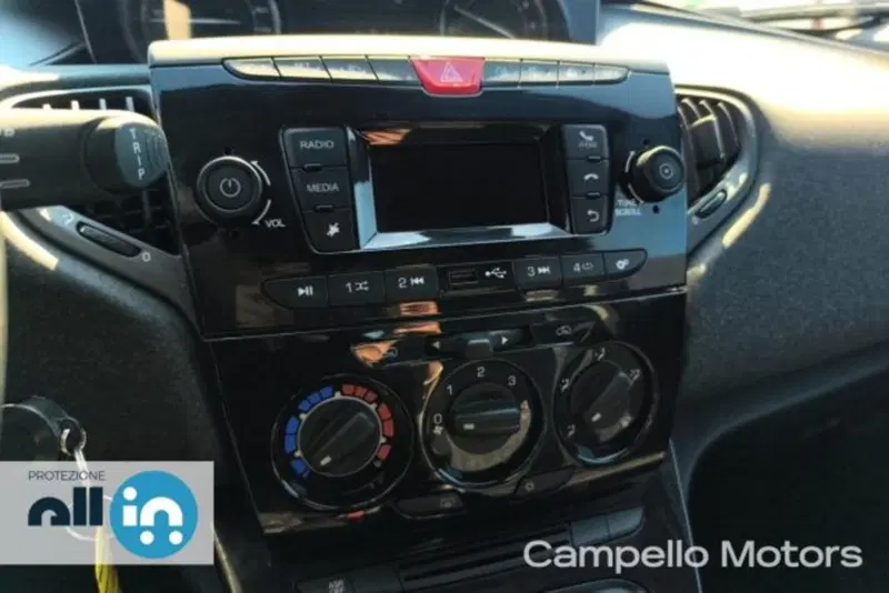 Lancia Ypsilon usata a Venezia (9)