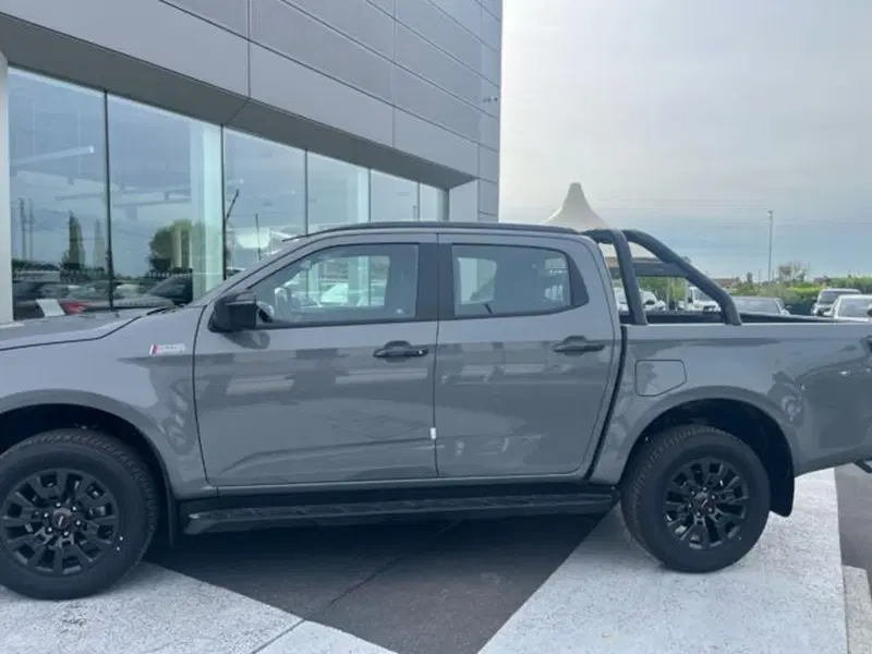 Isuzu D-Max Pick-up nuova a Lucca (3)