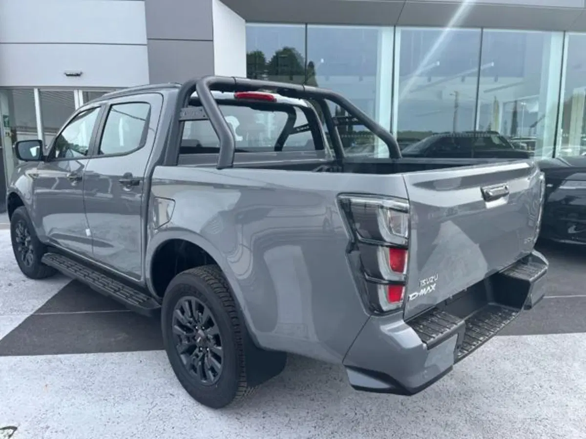 Isuzu D-Max Pick-up nuova a Lucca (5)