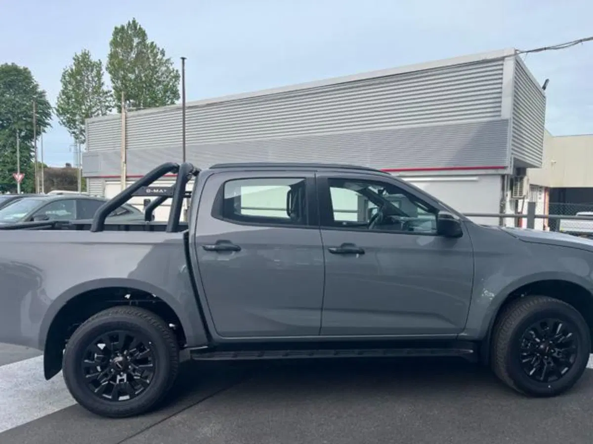 Isuzu D-Max Pick-up nuova a Lucca (7)