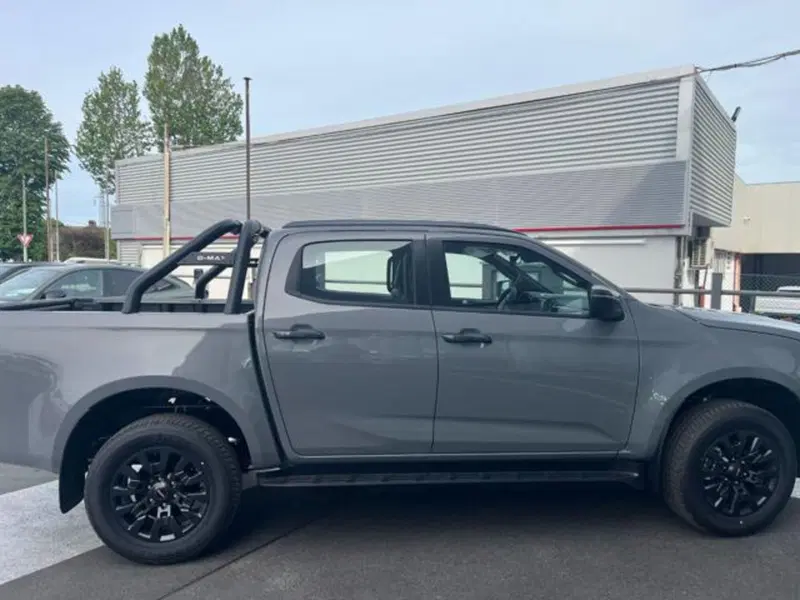 Isuzu D-Max Pick-up nuova a Lucca (7)