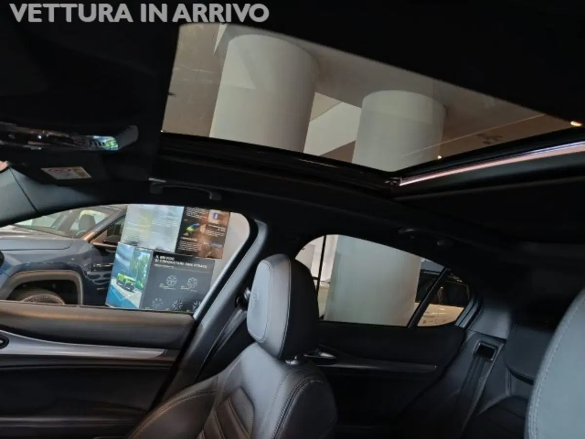 Alfa Romeo Stelvio usata a Modena (12)
