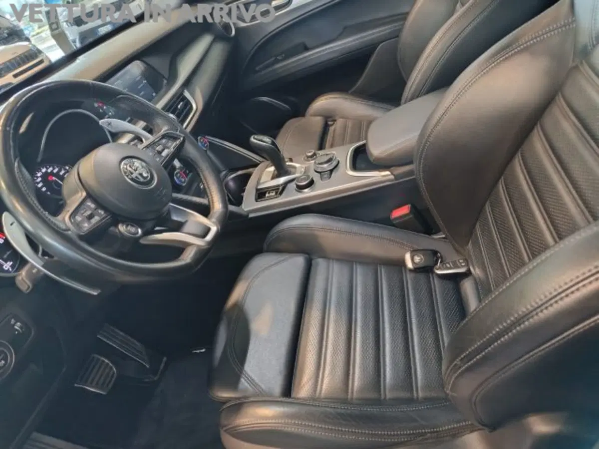 Alfa Romeo Stelvio usata a Modena (13)