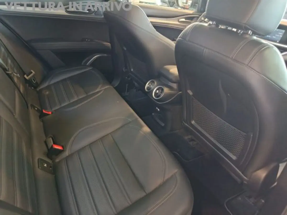 Alfa Romeo Stelvio usata a Modena (16)