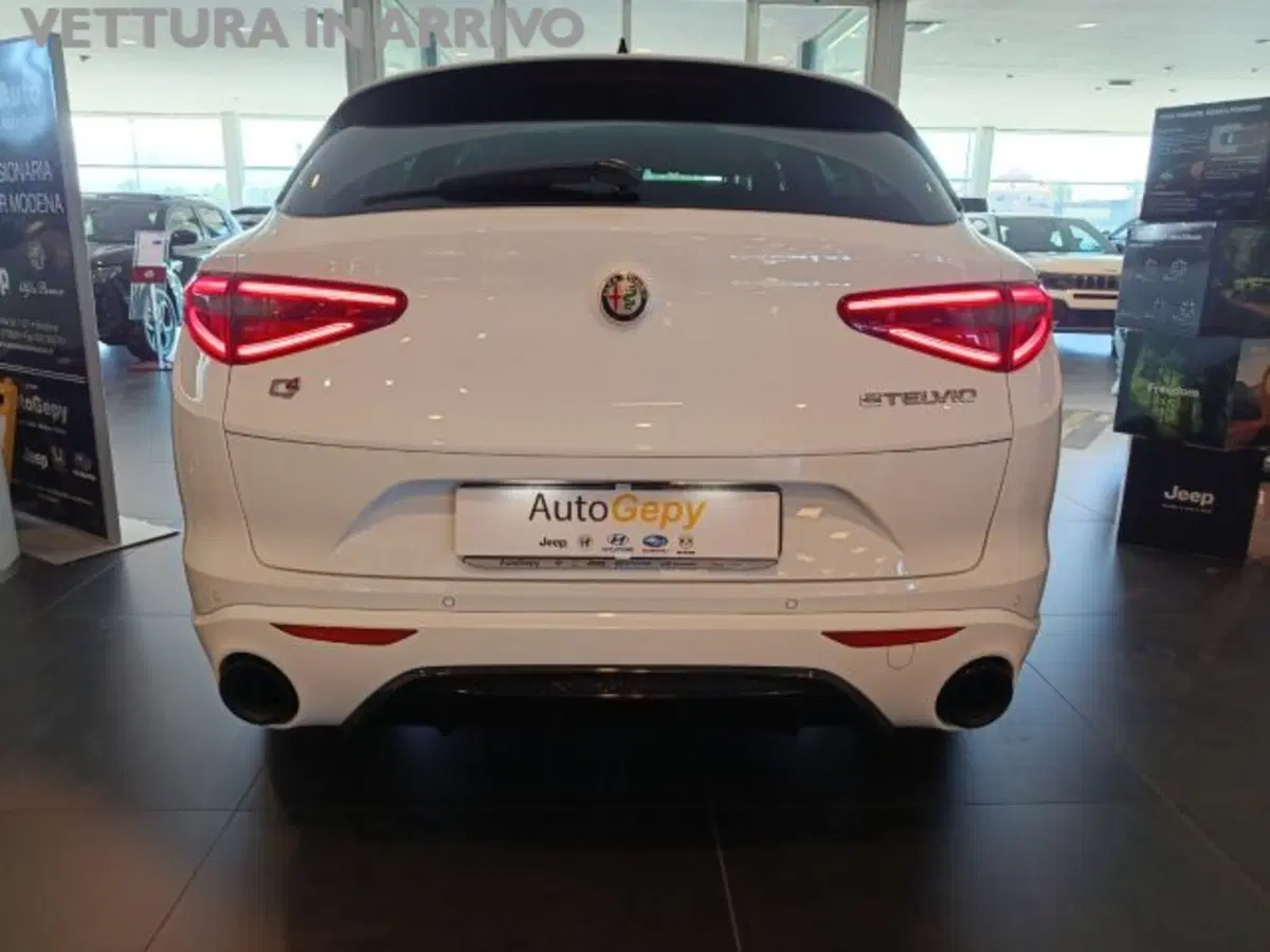 Alfa Romeo Stelvio usata a Modena (18)