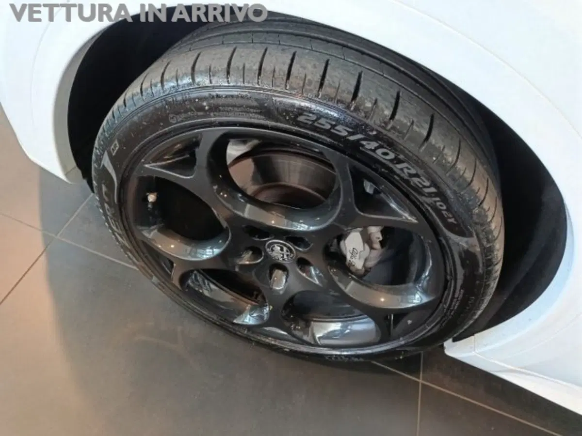 Alfa Romeo Stelvio usata a Modena (6)