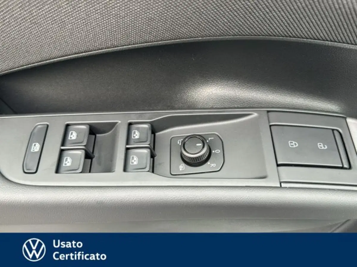 Volkswagen T-Roc nuova a Vicenza (12)