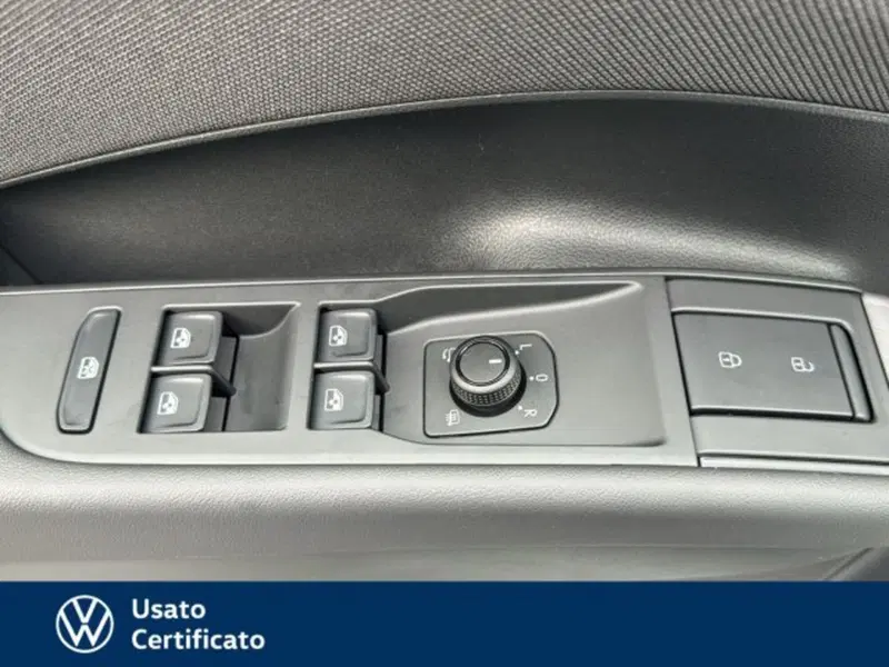 Volkswagen T-Roc nuova a Vicenza (12)