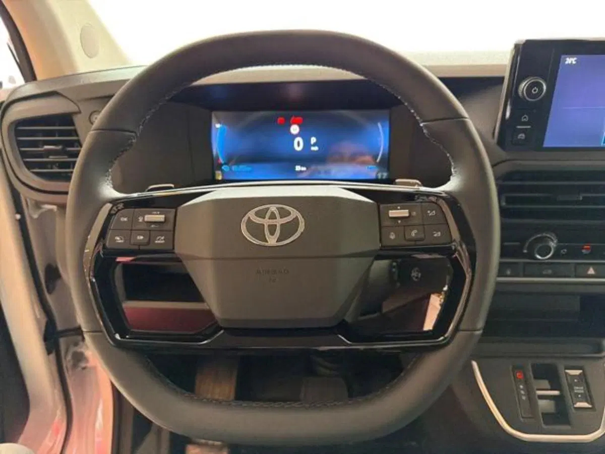 Toyota Proace nuova a Sassari (10)