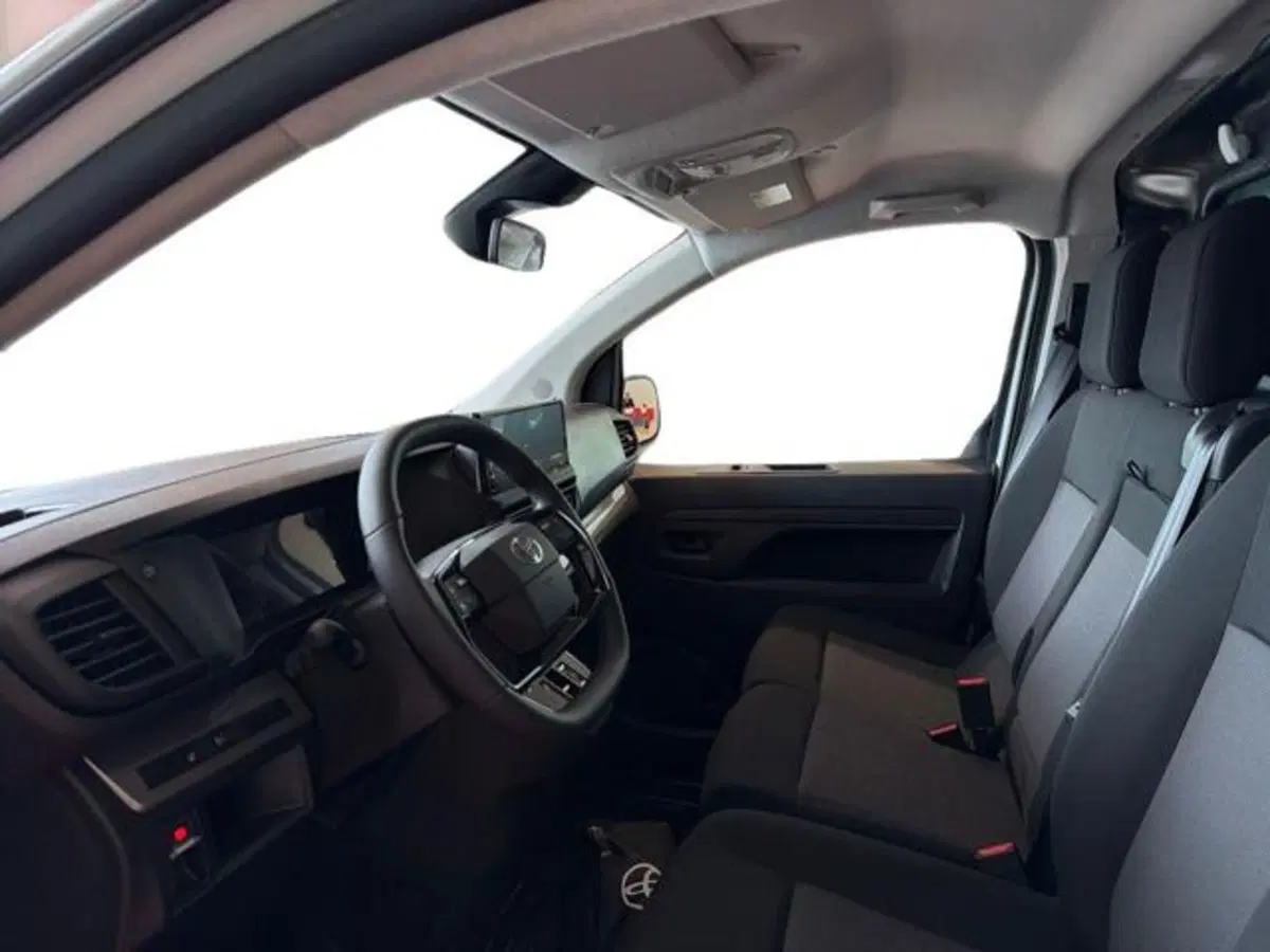 Toyota Proace nuova a Sassari (8)