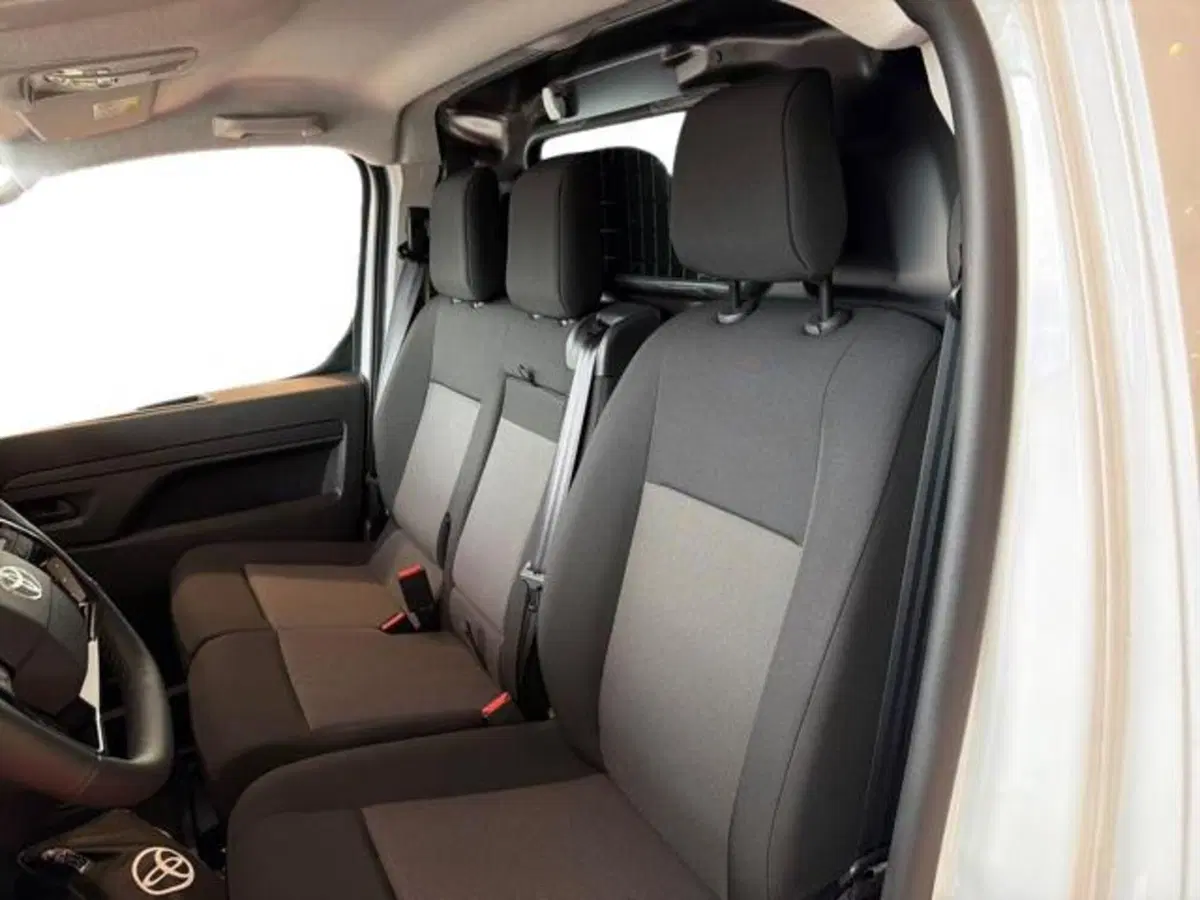 Toyota Proace nuova a Sassari (9)