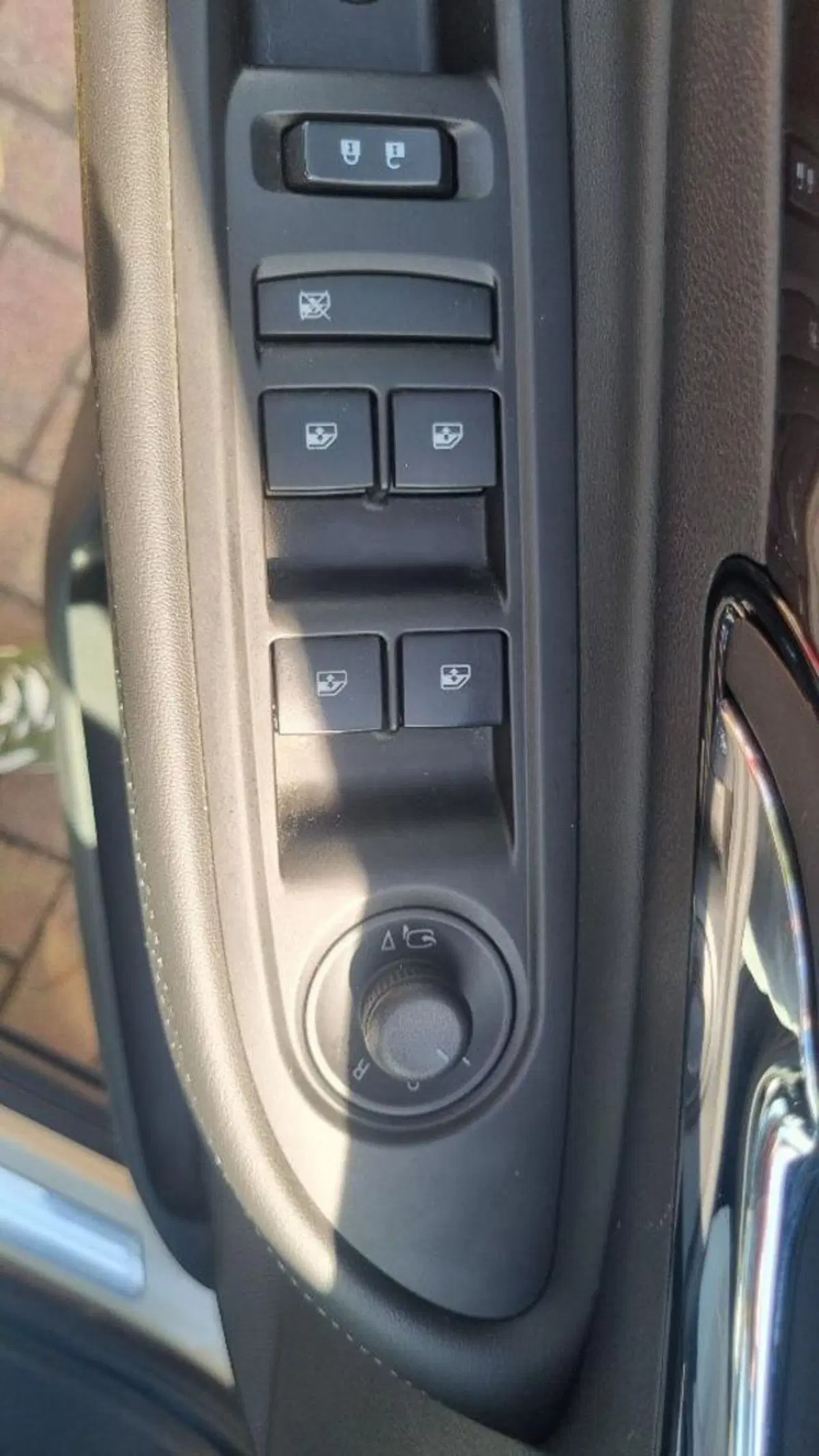 Opel Mokka usata a Savona (14)