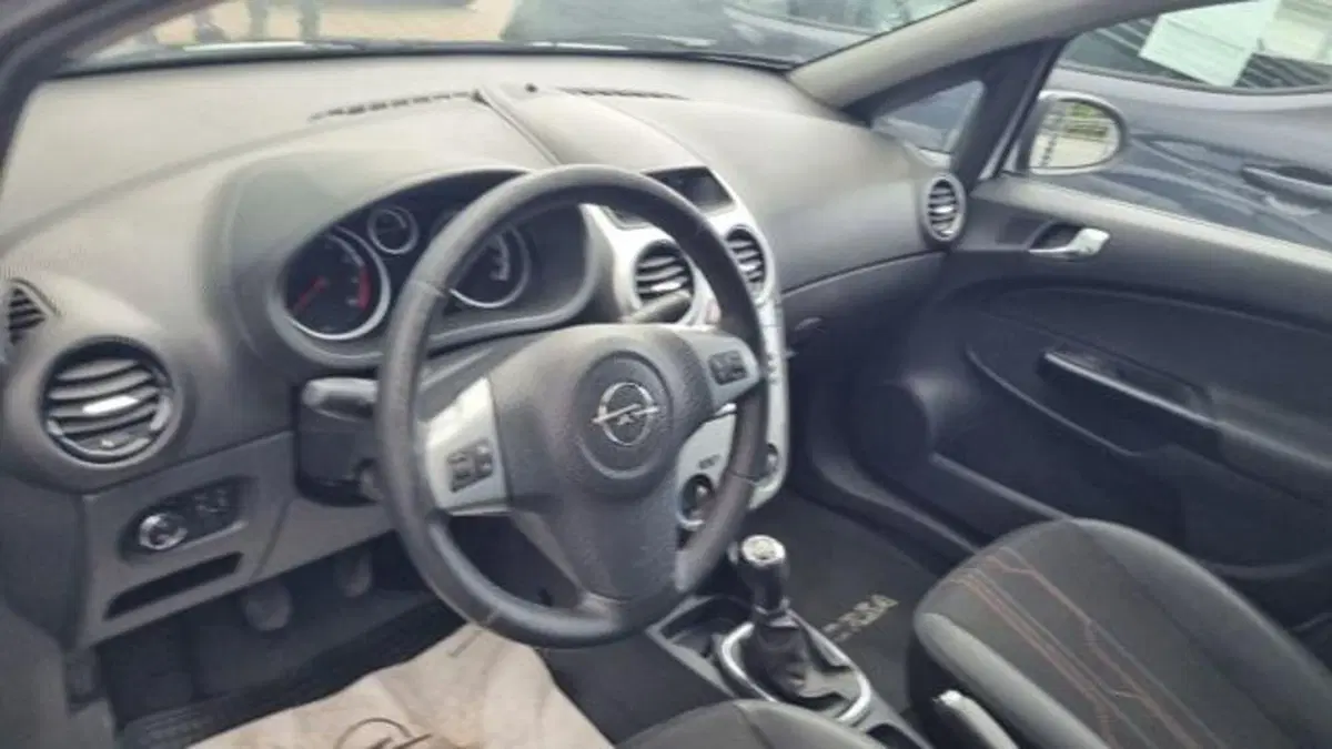 Opel Corsa usata a Savona (7)