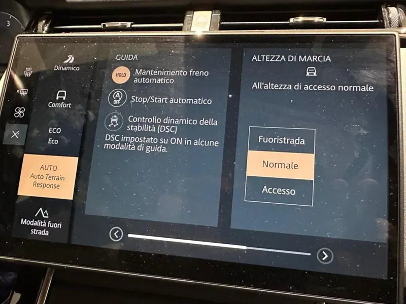 Land Rover Range Rover Velar usata a Varese (14)