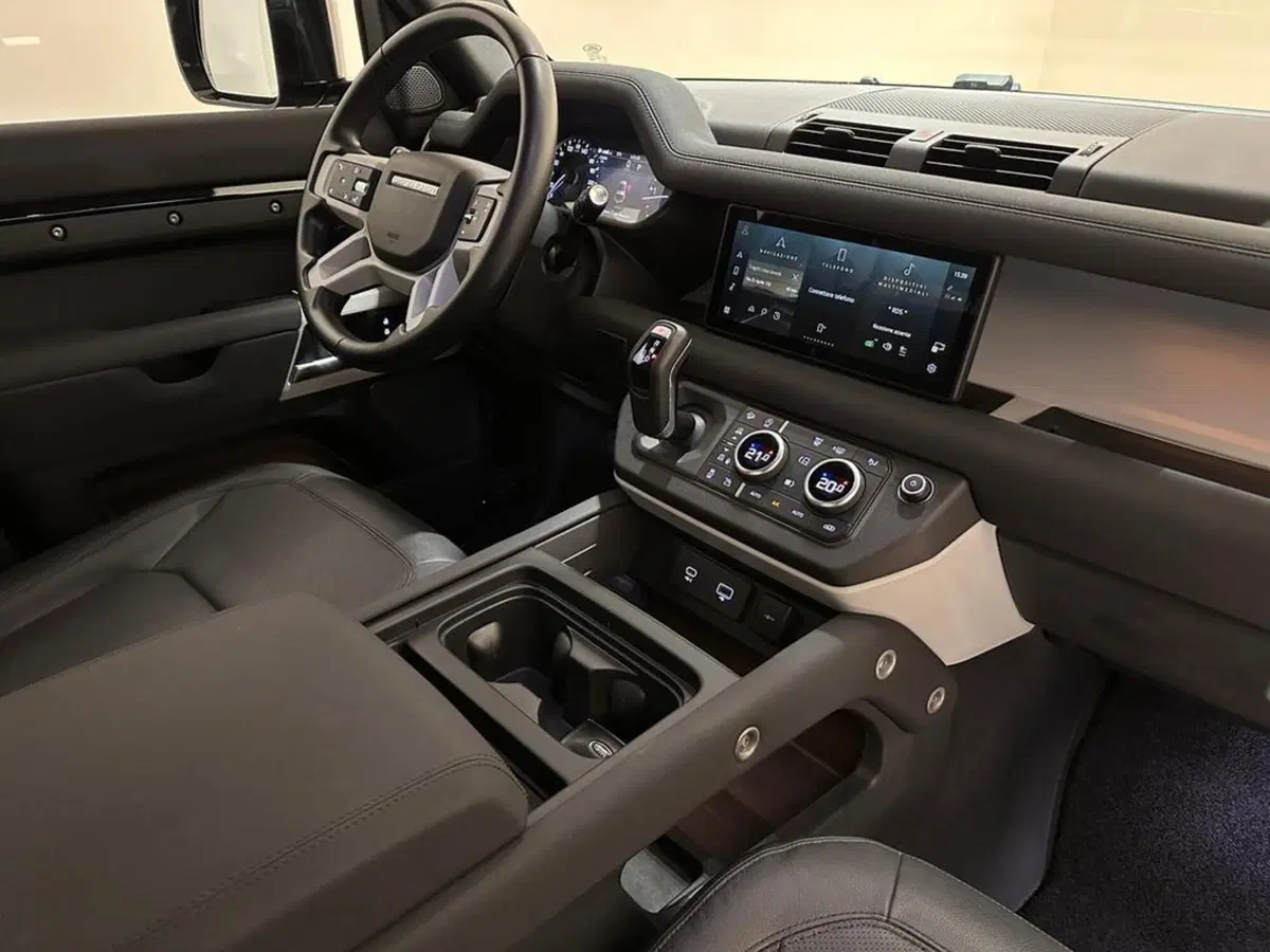 Land Rover Defender usata a Varese (13)