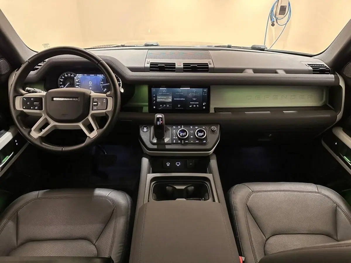 Land Rover Defender usata a Varese (14)